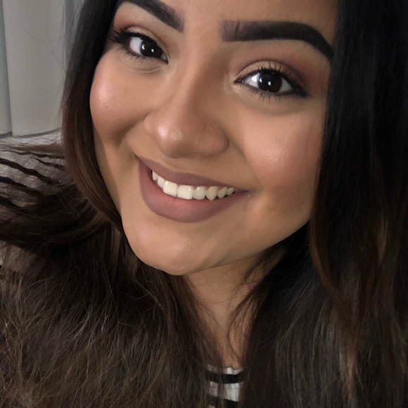 Meet your Posher, Nayeli - Picture 1 of 1